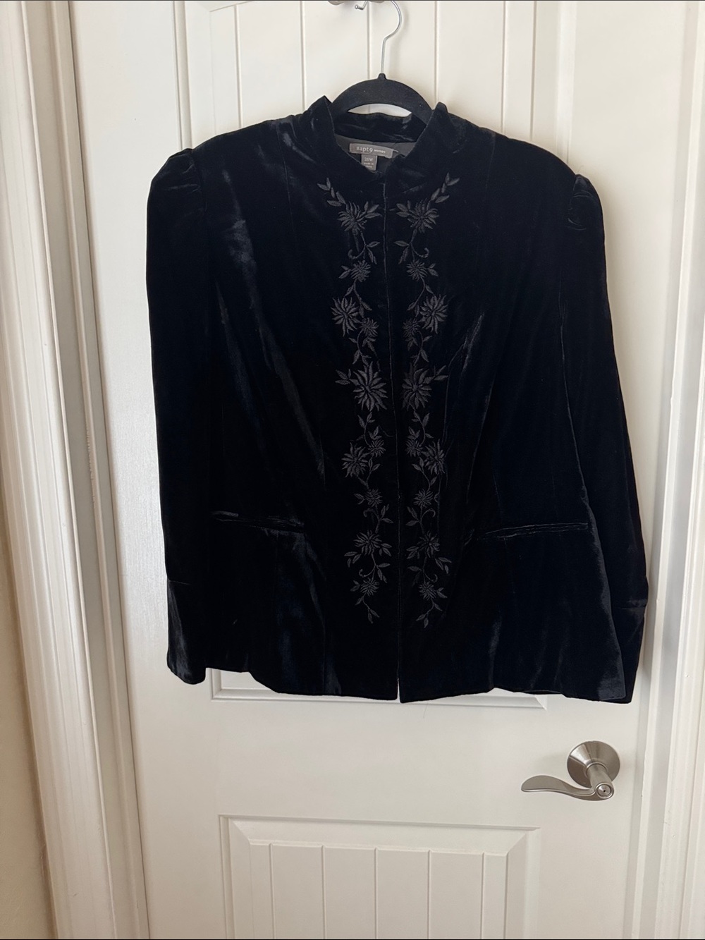 Apt 9 Velvet Embroidered Women's Black Jacket with Mandarin collar slip pockets